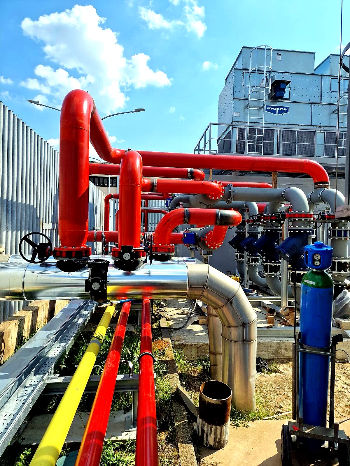 Sistema piping outdoor completato